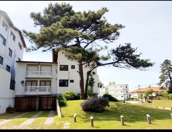 Departamento De 3 Dormitorios (4 Ambientes) De 85mt2 Para 7 Personas En. Villa Gesell, Con Cochera Cubierta Individual