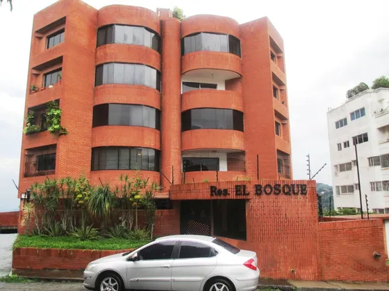 Pl - Venta Hermoso E Impecable Apto De 220 Mts, 4h ,4b, 4 A 6e, Con 2 Anexos Independientes De 60 Y 28 Mts2. Urb. Miranda - Sucre