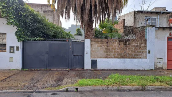 Casa De 3 Amb. A La Venta En Lomas Del Mirador. Excelente Ubicación