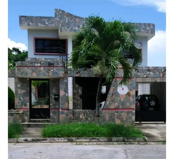 Casa En Venta, En Urb. El Parral Valencia. Em-8370180