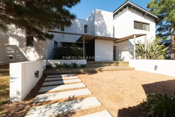 Casa En Venta De 3 Dormitorios En Pinar Del Faro, Punta Del Este