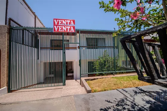 Casa En Venta De 3 Dorm. En Iquique