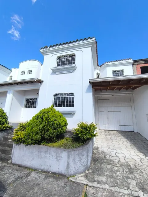 Casa En Obra Blanca Ubicada En La Urbanización  Vasconia , Sector Pueblo Nuevo, Vía Polígono De Tiros 