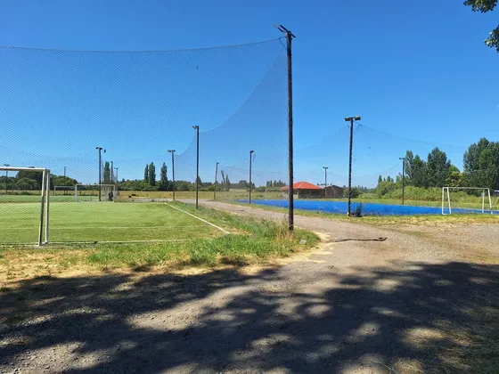 Vendo Recinto De 5 Canchas De Pasto Sintético En Los Ángeles