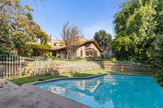 Casa En Venta De 6 Dorm. En Lo Barnechea