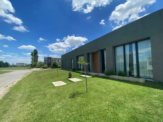 ¡exclusiva Casa En Horizontes Al Sur - Guernica!