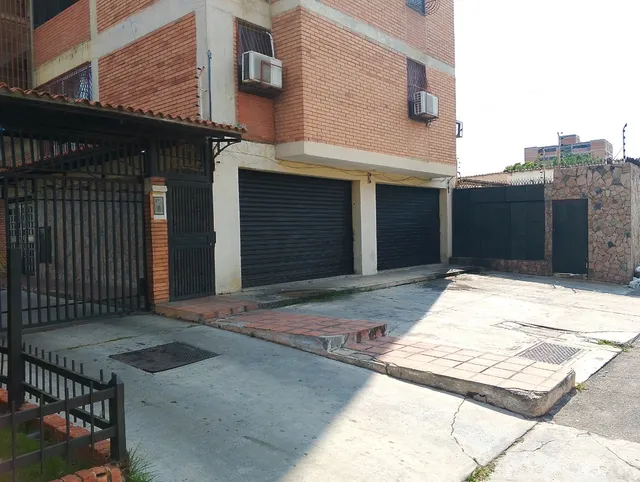 Excelente Local Comercial En Venta, Rafael Gamarra Trae Para Ti,  Amplio, Comodo, A Pie De Calle, De Alto Trafico, Cercano A Diversos Comercios, Ideal Para Emprender Cualquier Negocio, 75,90 M2, Baño.