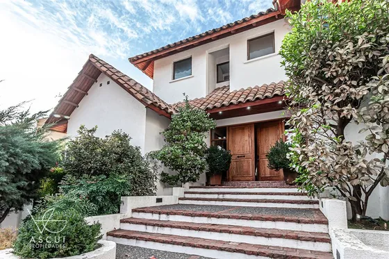 Casa En Venta De 4 Dorm. En Lo Barnechea
