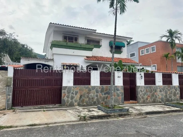 Casa En Venta En La Viña Lr Valencia Con Amplios Espacios Ideal Para Compartir En Familia En Excelente Zona Calle Cerrada Con Vigilancia