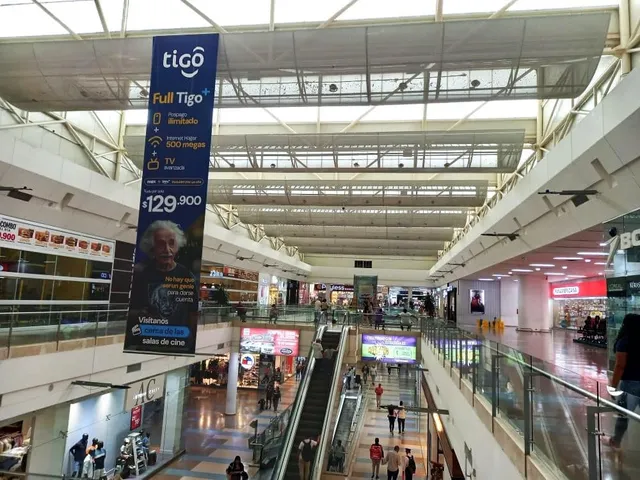 Local En Centro Comercial Con Alto Reconocimiento Regional, Ubicación Estratégica. Cod. 66447
