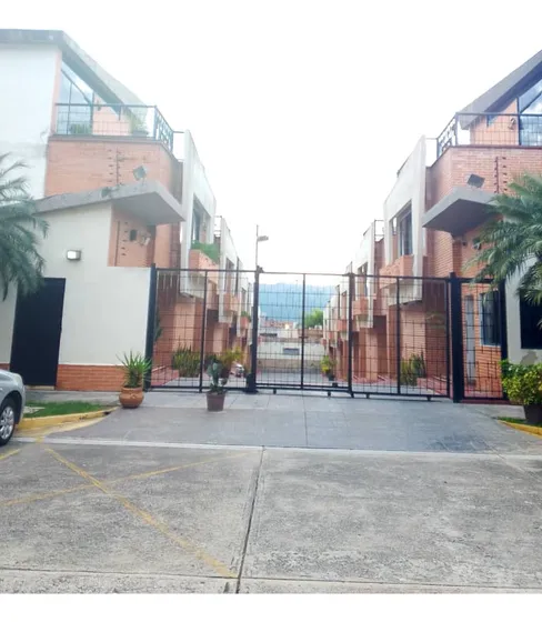 Oportunidad Baja Precio Townhouse Res Mochima Zona Piedras Pintadas Mañongo Naguanagua  Zr  