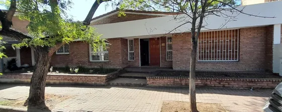 Casa En Venta Tres Dormitorios Amplio Terreno. Cerro De Las Rosas