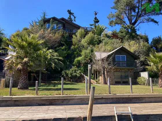 Casa En Venta De 7 Dorm. En Vichuquén