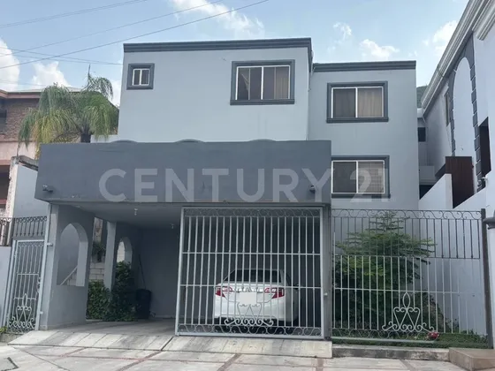 Casa En Venta En Cumbres 2° Sector