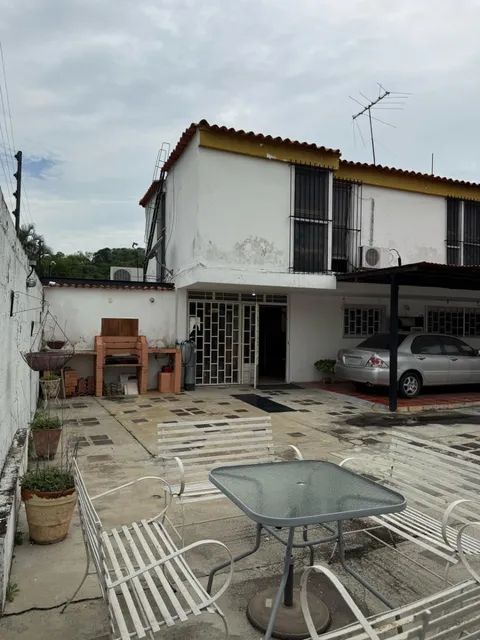 Hermosa Casa En Venta En Lomas Del Este De 2 Niveles Lh