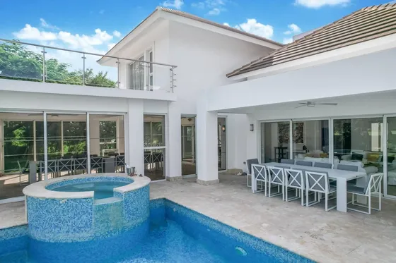 Villa De Lujo Amueblada En Venta En Punta Cana, Cocotal, 8 H