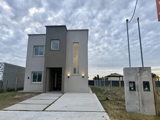 Venta Casa 5 Ambientes A Estrenar. Cardales Chico.