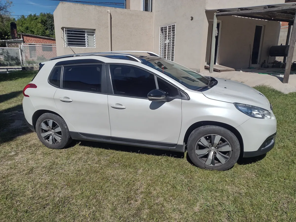 Peugeot 2008 1.6 Feline526733908095150083