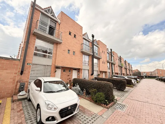 Casa En Venta En Villas Del Trebol. Cod V1578