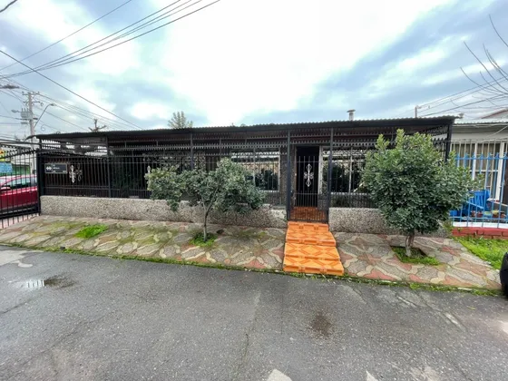 Venta Amplia Casa De Esquina Con Local Comercial 