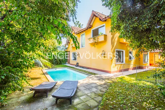 Casa En Arriendo Los Dominicos Antiguo