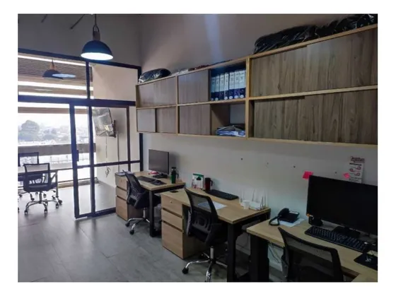Oficina En Venta, Sector La Floresta, Zona Empresarial