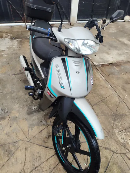 Motocicleta Semiautomática En Muy Buen Estado
