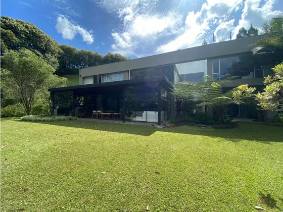 Casa Campestre En Llano Grande 3.400 M2