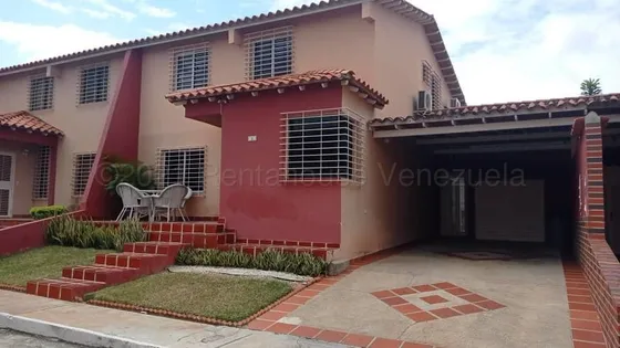 Magnifica Casa En Venta En Cabudare Conjunto Cerrado Urb La Mora  [ Profesional Inmobiliario Mehilyn Perez ]