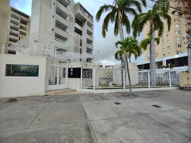 Re/max 2 Mil Vende Apartamento En Conjunto Residencial Venezia Suites, Calle Aldonza Manrique, Con Zona Residencial Y Con Piscina