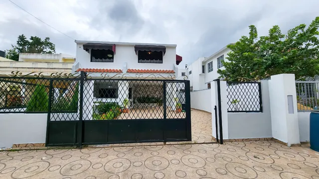 Amplia Casa En Puerta De Hierro, Proximo A La Embajada Americana, Arroyo Manzano