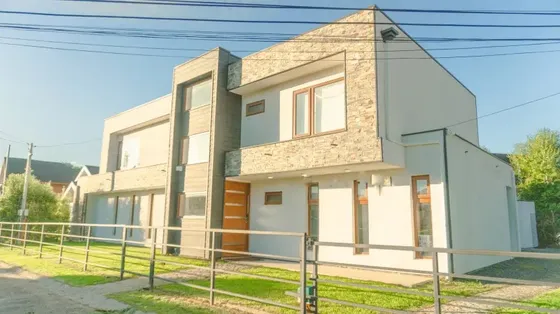 Casa 2 Pisos 4d 4b 3e Condominio En Pingueral