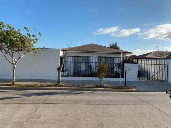 Casa 3 D + 2b Excelente Ubicación, Cercana A Balmaceda