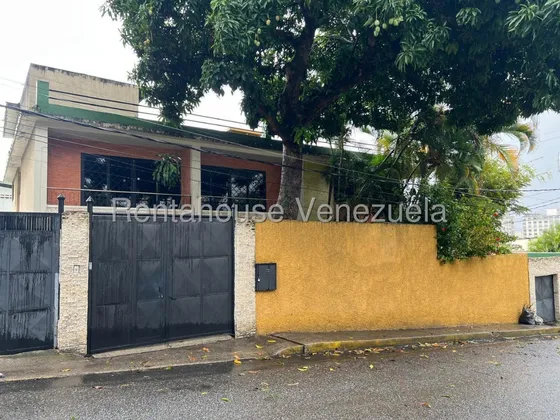 Oportunidad De Alquiler De Casa Comercial En Los Palos Grandes, Excelente Ubicación