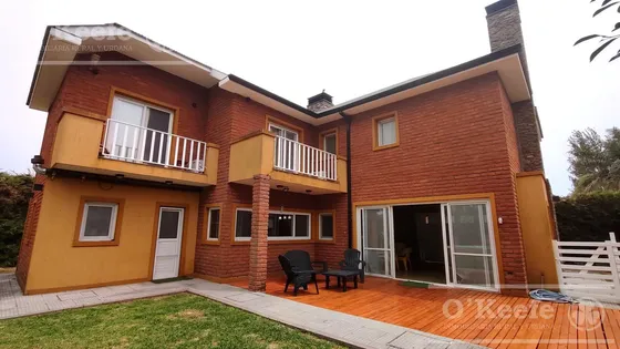 Venta Casa En Barrio Cerrado Village Del Parque , Berazategui, Hudson. Apto Credito!