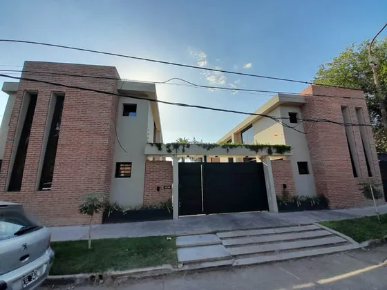 Duplex En Venta En Castelar Sur