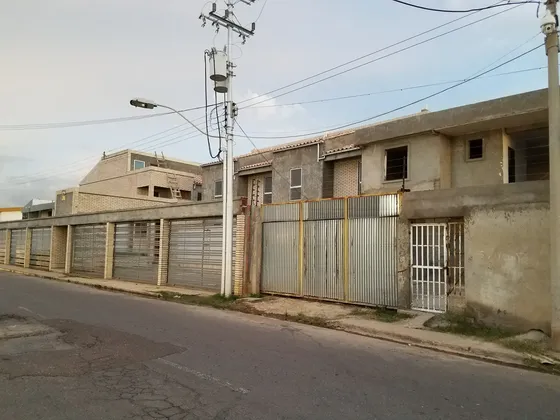 En Venta Casa Obra Avanzada Para Diseñar A Su Gusto Ubicada En Sector Morro Iii De Lecheria