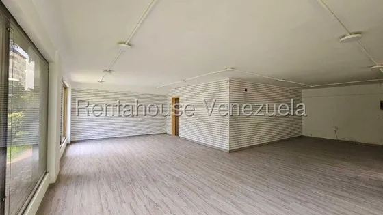 Local Comercial En Alquiler Prebo Valencia, A Pie De Calle, Entrada Independiente, 5 Puestos De Estacionamiento En Avenida Principal. Julio.