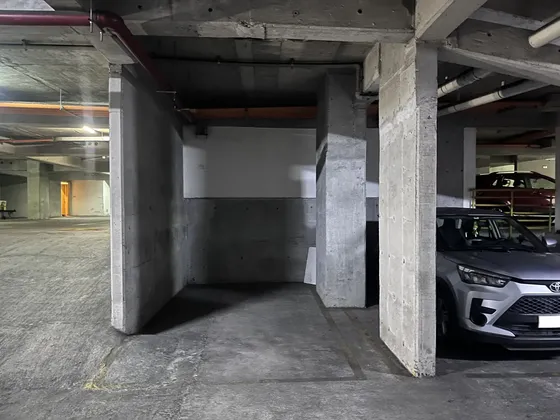 Estacionamiento Subterráneo En Bustos Esquina Los Leones