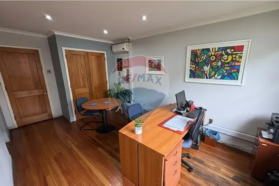 Casa Comercial En Ñuñoa Con Amplia Bodega