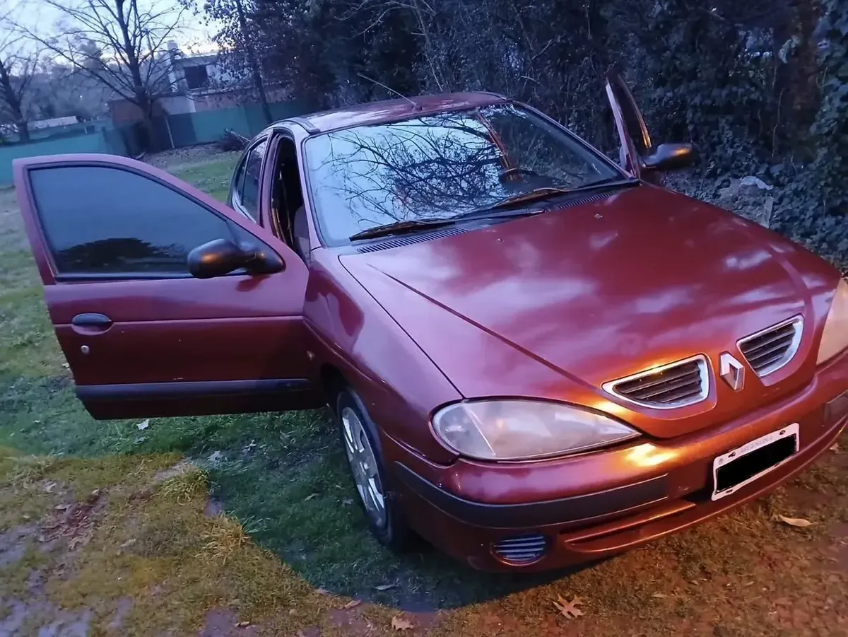 Renault Megane 2001 1.6 Nafta Sedan 5 Ptas -transferencia