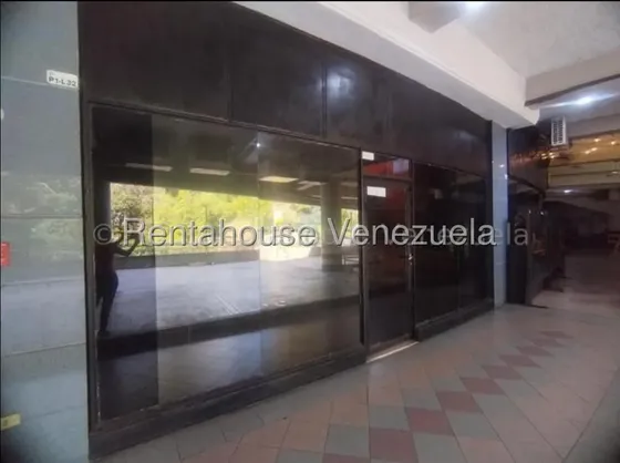 Oportunidad Estratégica En C.c. Mediterráneo Plaza - Valencia Ubicación, Versatilidad Y Presencia Para Su Negocio. Ponemos A Su Disposición Este Funcional Local De 41 M2 Estratégicamente Distribuido