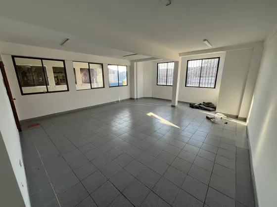 Gran Local Comercial En Pleno Centro De Buin