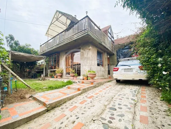 Casa En Venta De 4 Dorm. En Concón Con Amplio Jardín