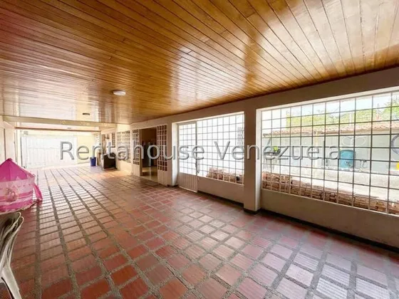 Daniela Linarez Vende Casas Hermosa Amplia Y Tradicional En Una De Las Mejores Zonas Del Este De Barquisimeto Dispone De 2 Niveles Posee Hermoso Jardín Muy Conservada Visitala!                        