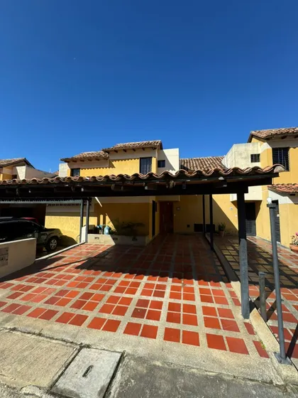 Se Alquila Townhouse Connjunto Privado En Tazajal 