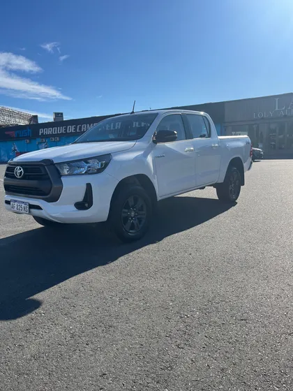 Toyota Hilux Pick-up 2.8 Cd Sr 177cv 4x4