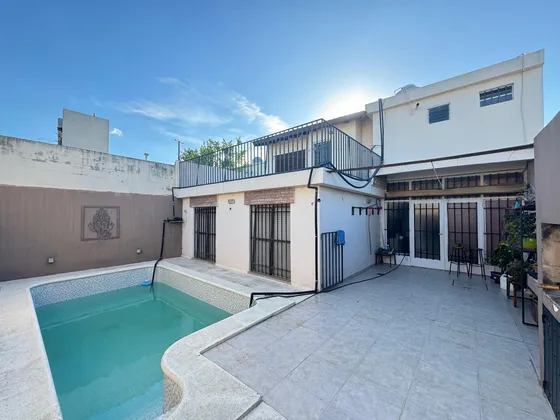 Casa En Venta En Poeta Lugones, Apta Crédito, 4 Dor, 2 Baños