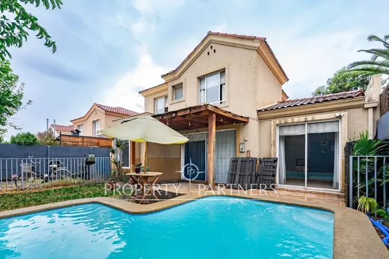 Casa Con Piscina En Venta, Peñalolén