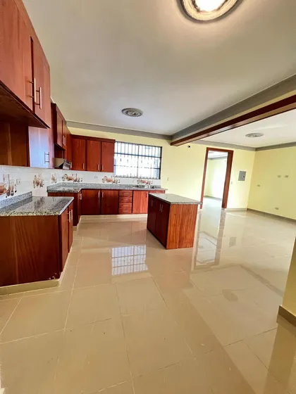 Amplia Casa Con Patio En Venta De Oportunidad Santiago Rd